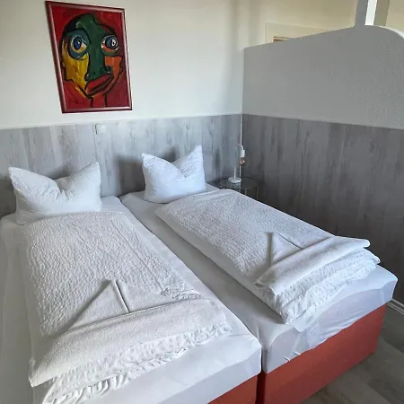 H&H Apartment Im Herzen Von Greifswald Zentral In Der Langen Reihe Esterno foto