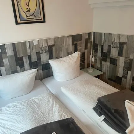 H&H Apartment Im Herzen Von Greifswald Zentral In Der Langen Reihe Esterno foto
