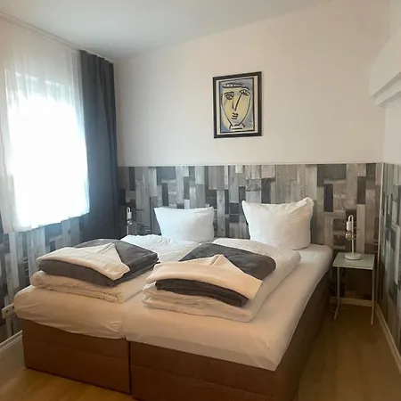 H&H Apartment Im Herzen Von Greifswald Zentral In Der Langen Reihe Esterno foto