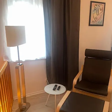 H&H Apartment Im Herzen Von Greifswald Zentral In Der Langen Reihe Esterno foto